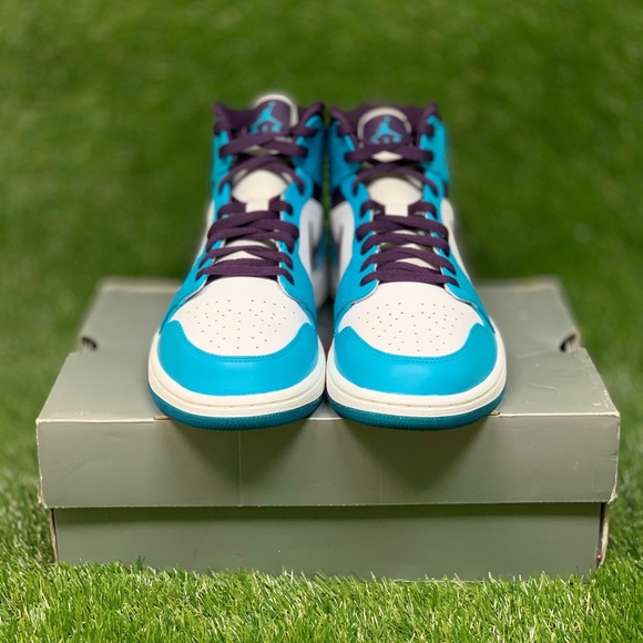 Air Jordan Retro 1 Mid " Hornets" - Picture 7 of 10